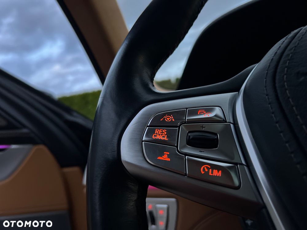 BMW Seria 7 740d xDrive - 39