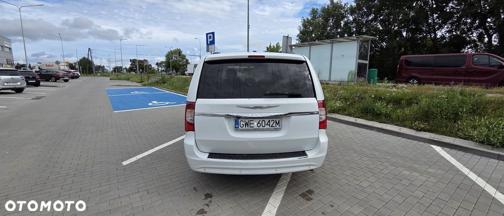 Chrysler Town & Country 3.6 Limited - 8