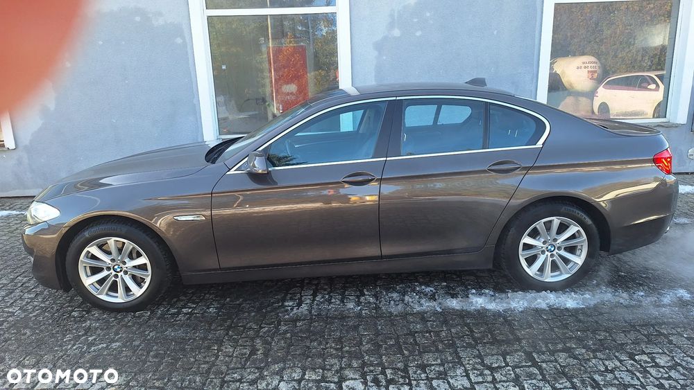 BMW Seria 5 528i Sport-Aut Luxury Line - 7
