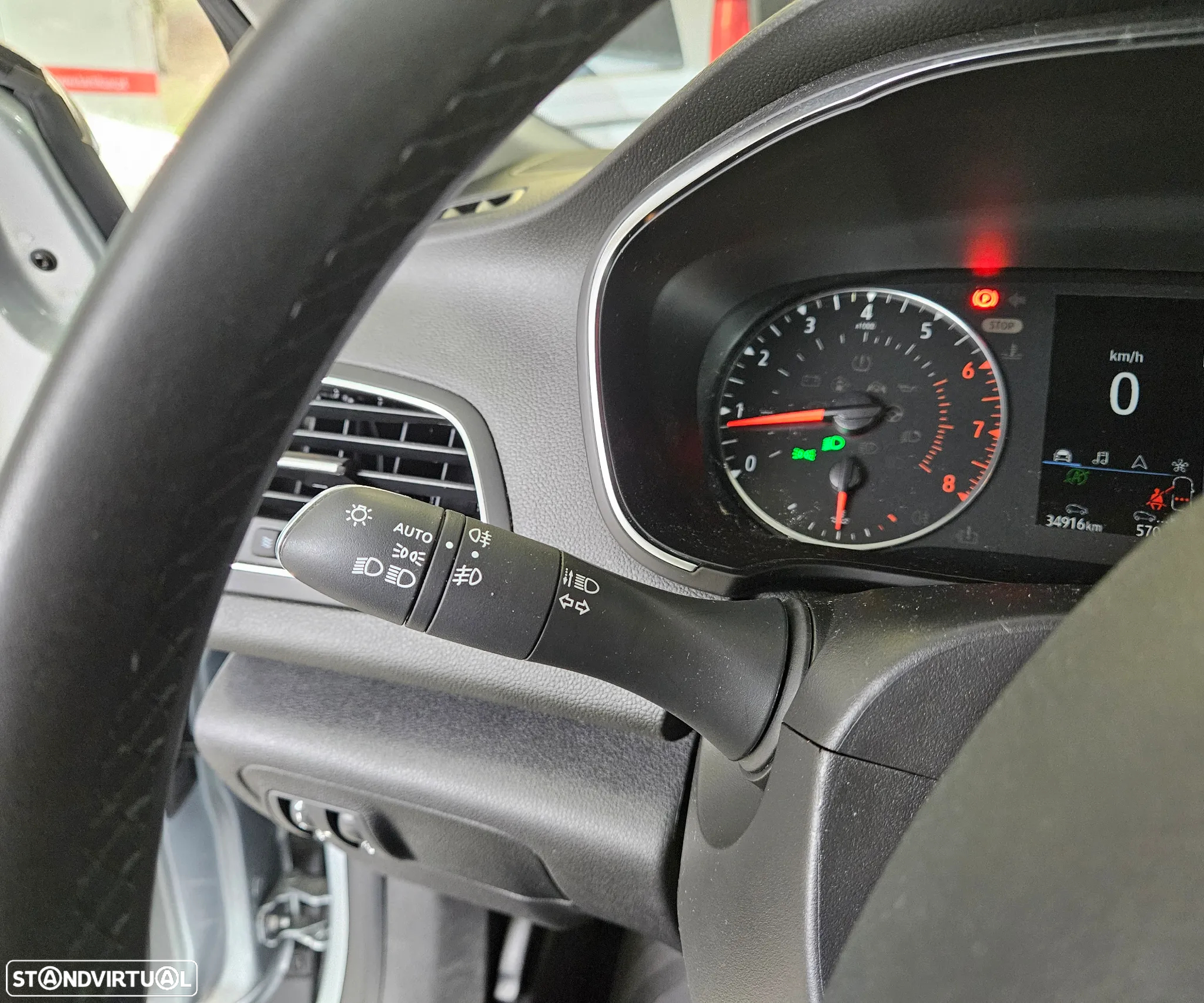 Renault Mégane Sport Tourer TCe 115 GPF ZEN - 19