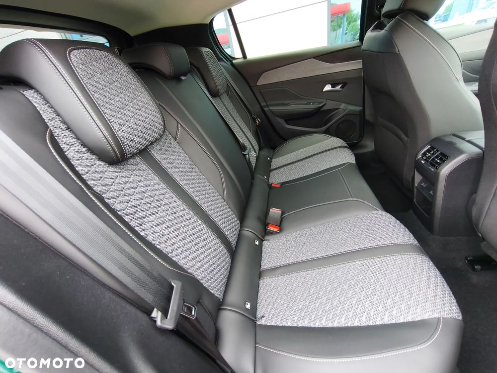 Peugeot 308 1.2 mHEV Allure S&S e-DCS6 - 11
