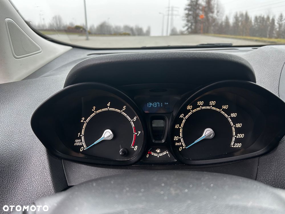 Ford Transit Courier - 16