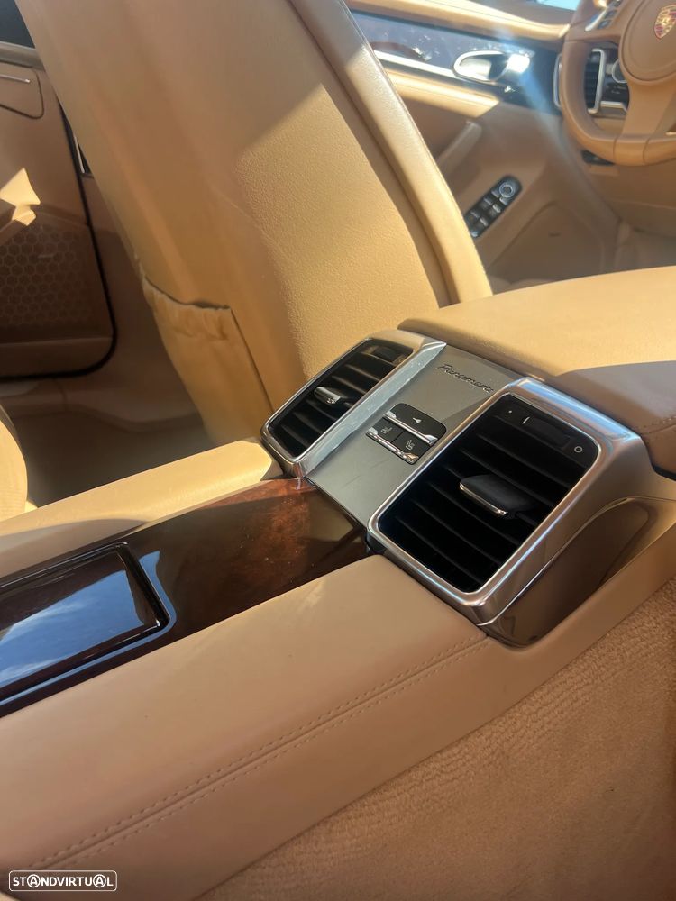 Porsche Panamera Turbo PDK - 16