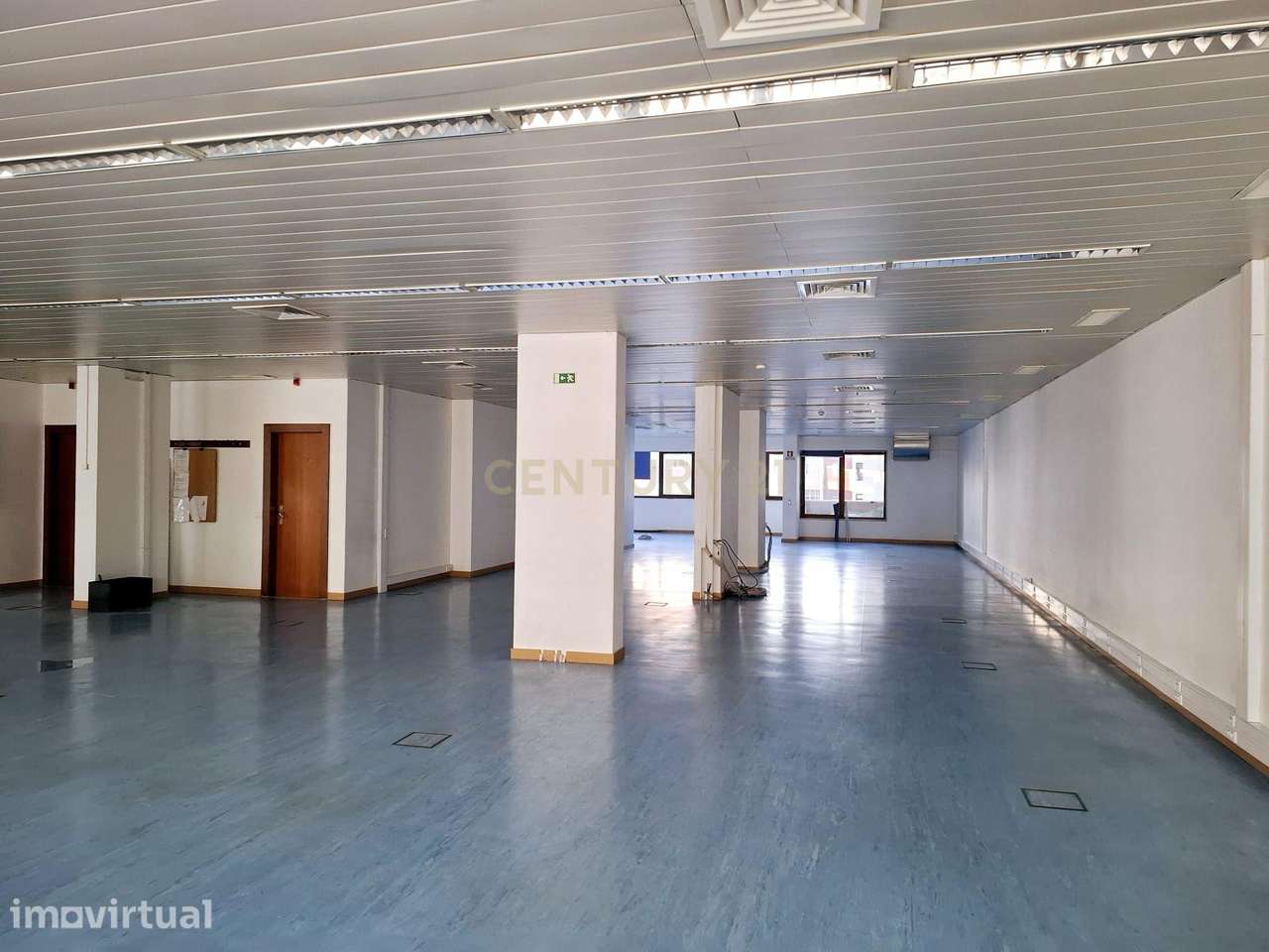 Procura um espaço versátil para a sua empresa? Conheça estes 428m² pe - Grande imagem: 4/34