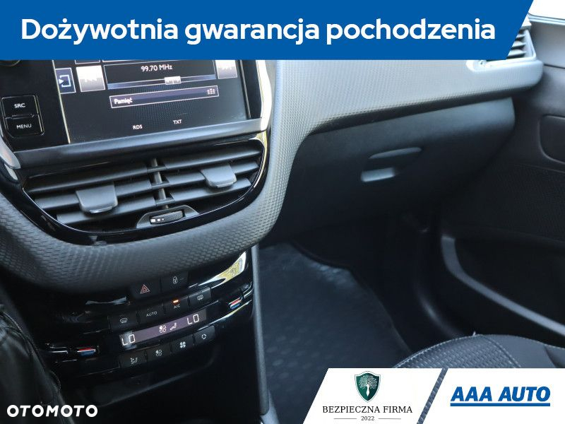 Peugeot 208 - 22