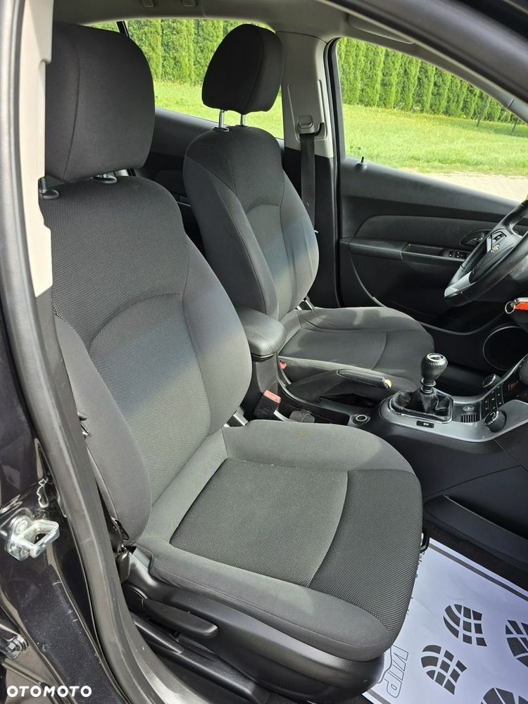 Chevrolet Cruze - 24