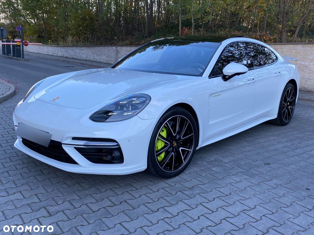 Porsche Panamera - 4