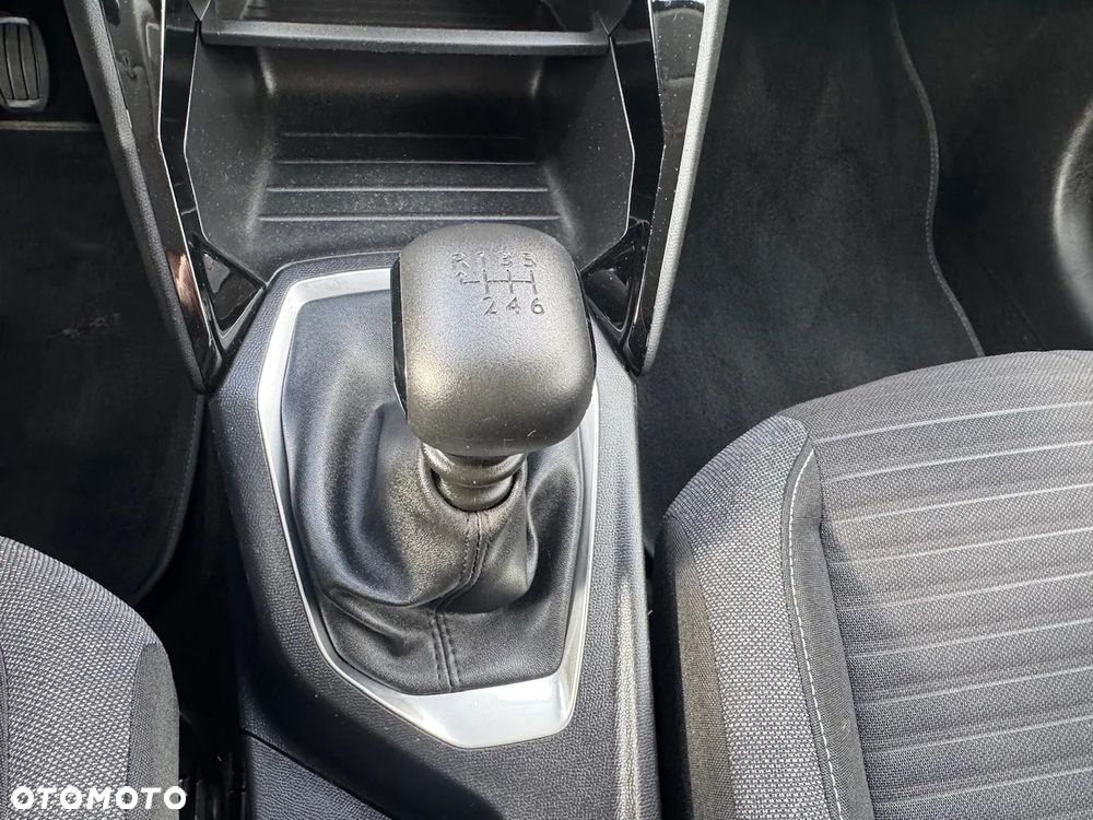 Peugeot 208 - 19