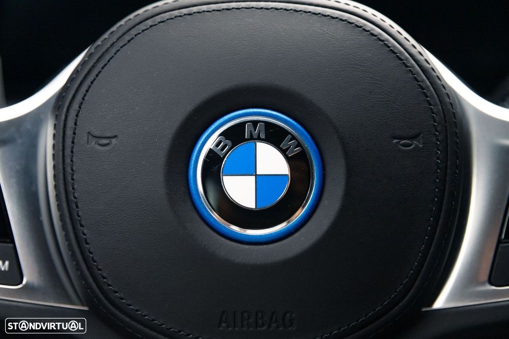 BMW 330 e Pack Desportivo M Auto - 27