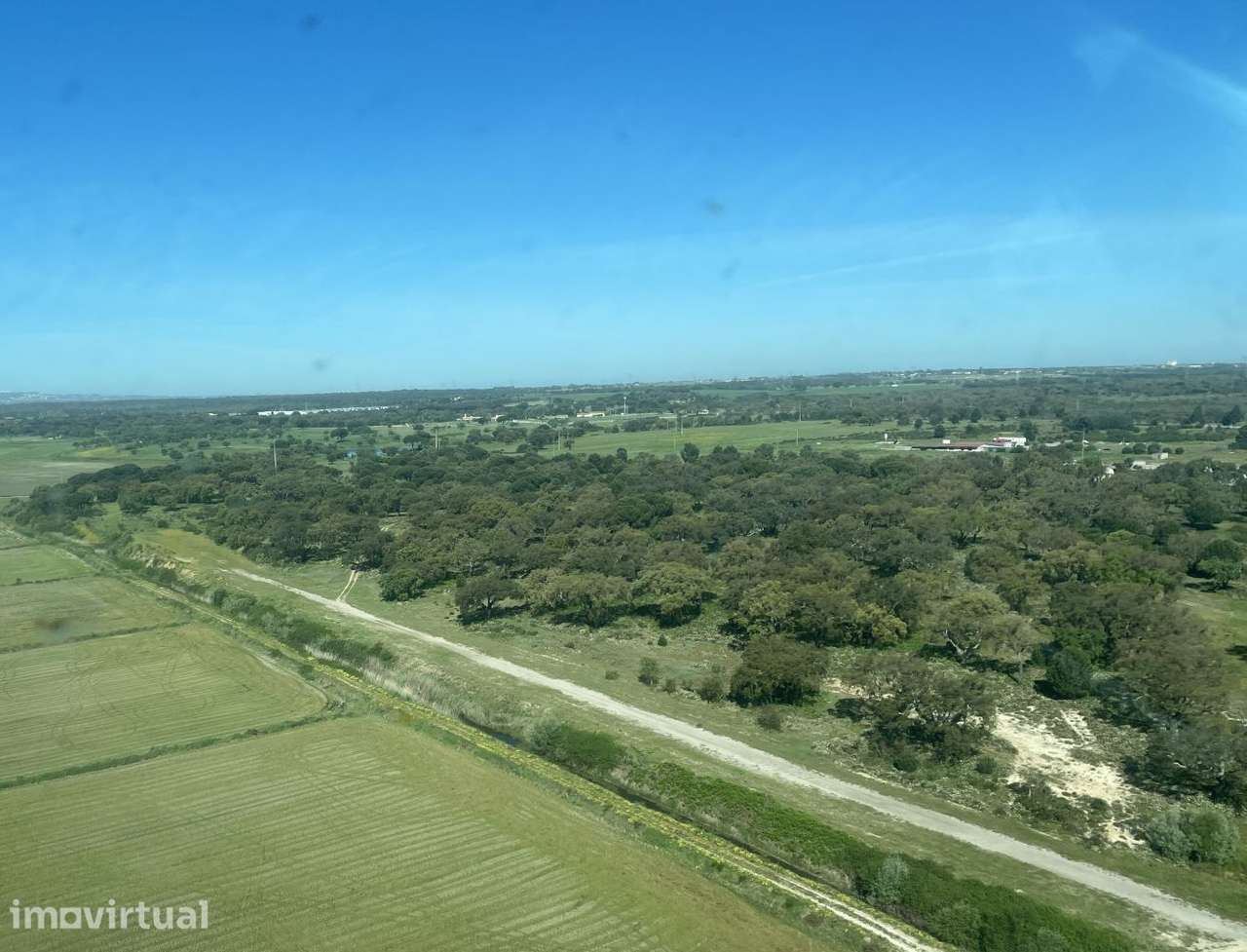 Terreno com pista de aviação, área de construção e novo PIP... - Grande imagem: 3/20