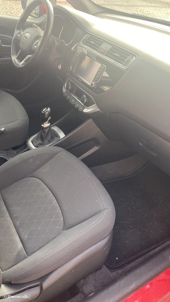 Kia Rio - 10