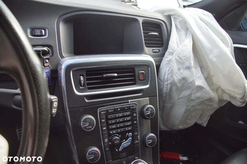 Auto na części - Volvo V60 I Lift R-Design 2.0 D2 120 KM D4204T8 M66 714 2015R Silnik Skrzynia Drzwi Szyba Lusterko Zderzak Klapa Lampa Sterownik Moduł Czujnik Deska Kokpit Licznik Wyświetlacz - 7