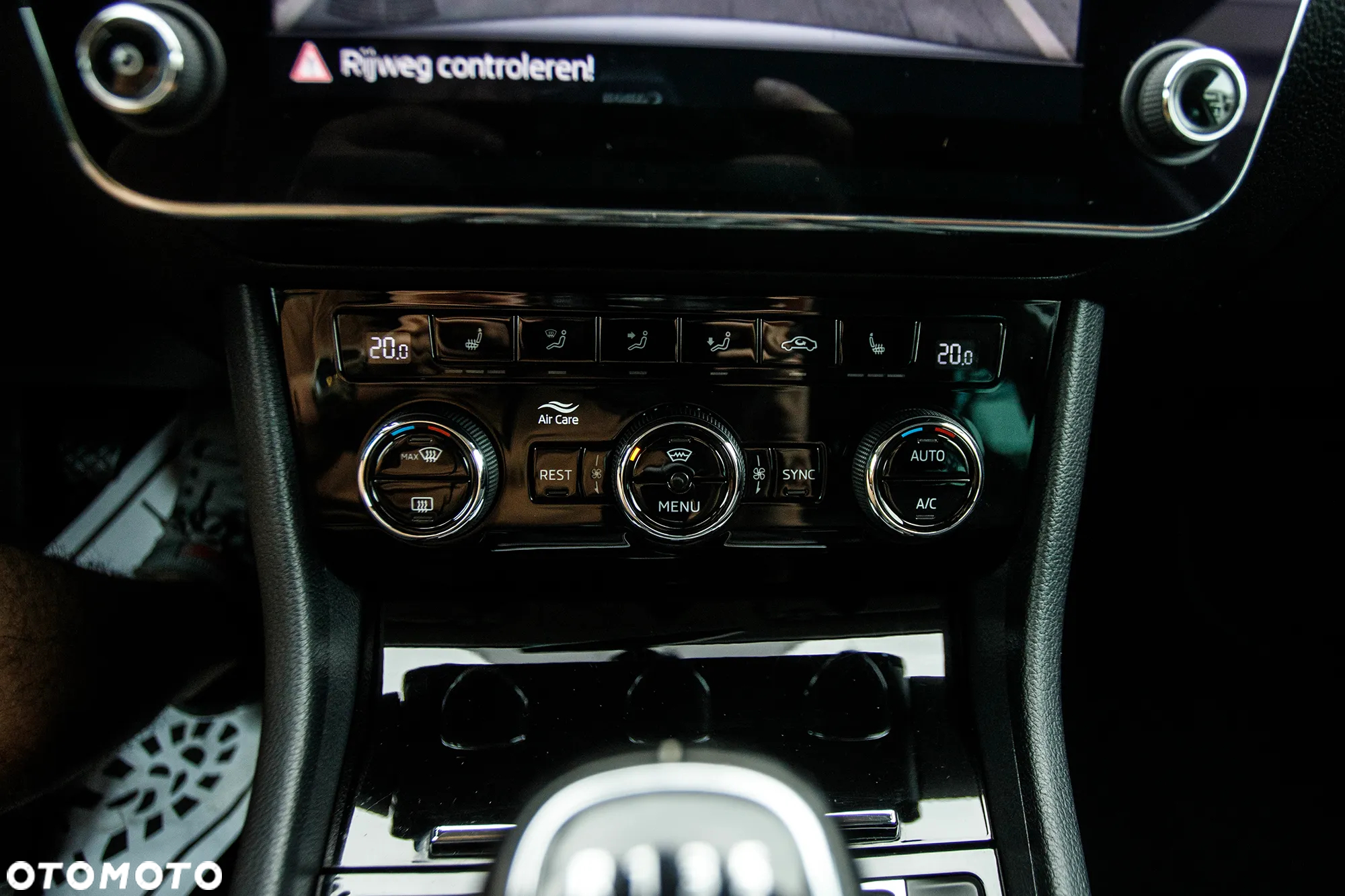 Skoda Superb 2.0 TDI Sportline - 21
