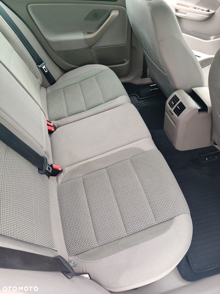 Volkswagen Golf 1.6 TDI DPF BlueMotion Technology Comfortline - 9