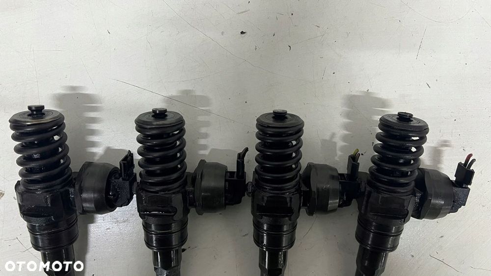 KOMPLET WTRYSKIWACZY VOLKSWAGEN PASSAT B5 1.9 TDI 038130073BA - 2