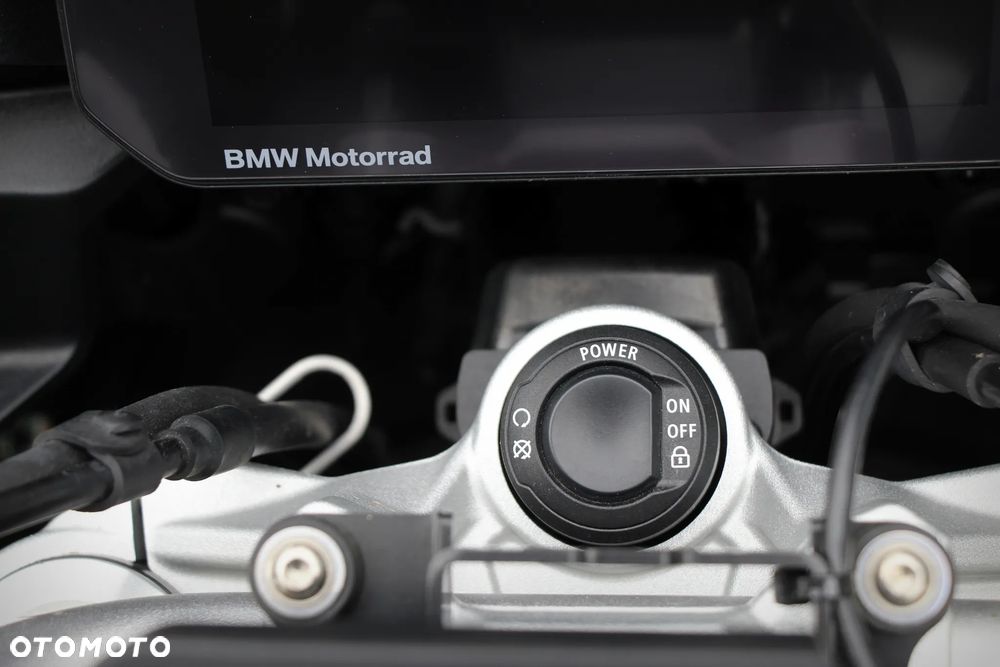 BMW XR - 18
