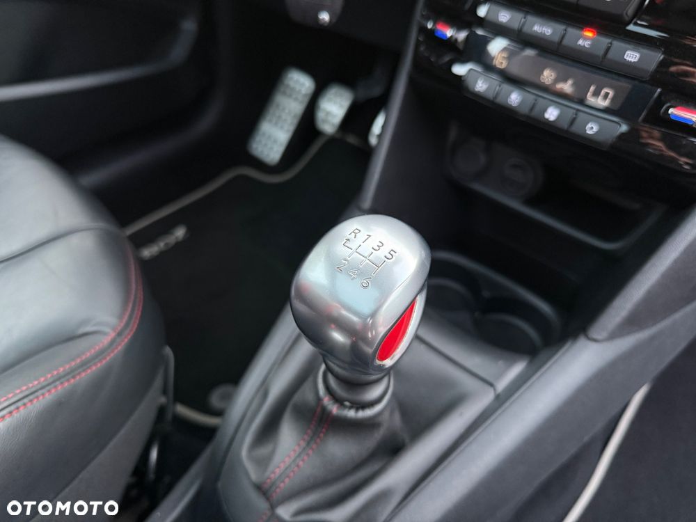 Peugeot 208 GTI 200 THP - 33