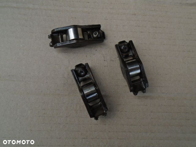 dźwigienka zaworowa bmw e90 e91 316d 318d 320d N47 - 1