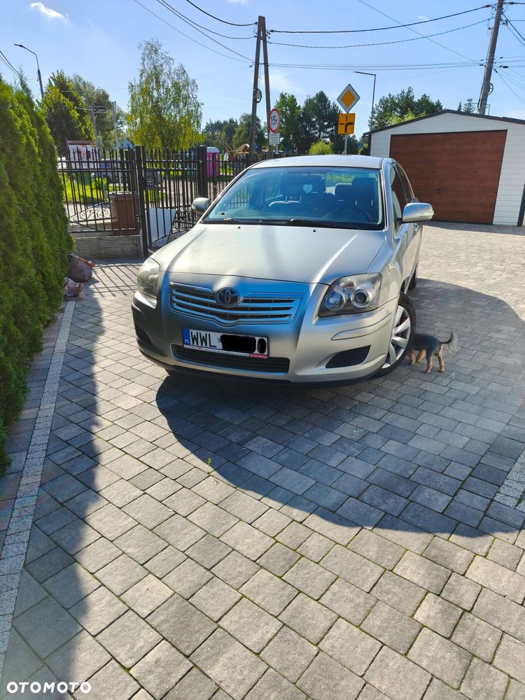 Toyota Avensis 1.8 VVT-i Luna - 1