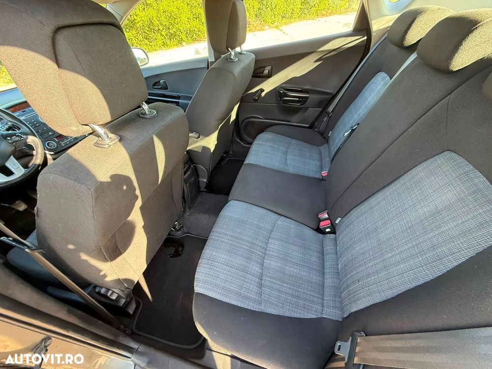 Kia Ceed 1.6 CRDi ISG Business Line - 9