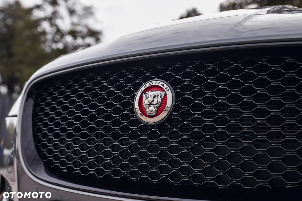 Jaguar XF 2.0 i4D R-Sport - 12