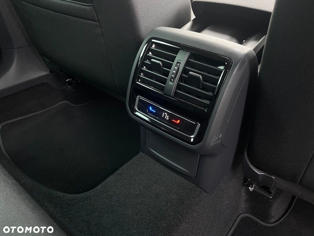 Volkswagen Passat Variant 2.0 TDI SCR Business Plus DSG - 18