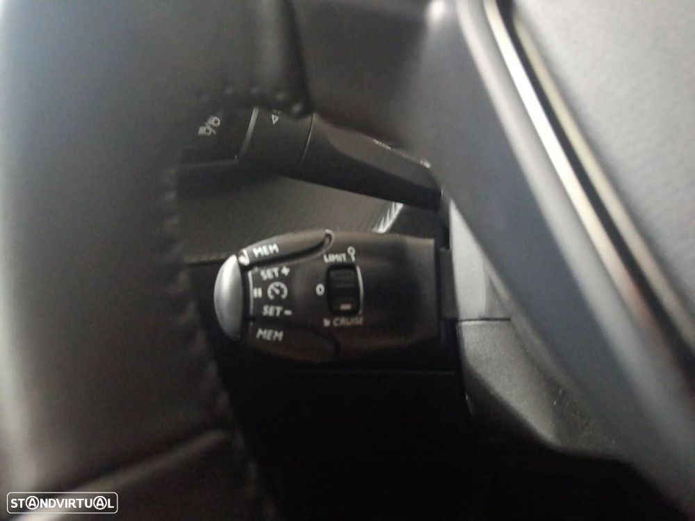 Peugeot 2008 1.2 PureTech Style - 18