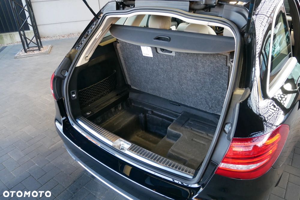 Mercedes-Benz Klasa C 200 4-Matic 9G-TRONIC - 37