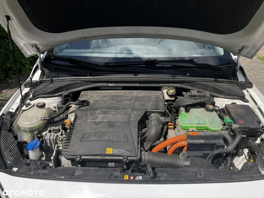 Hyundai IONIQ Hybrid Business - 18
