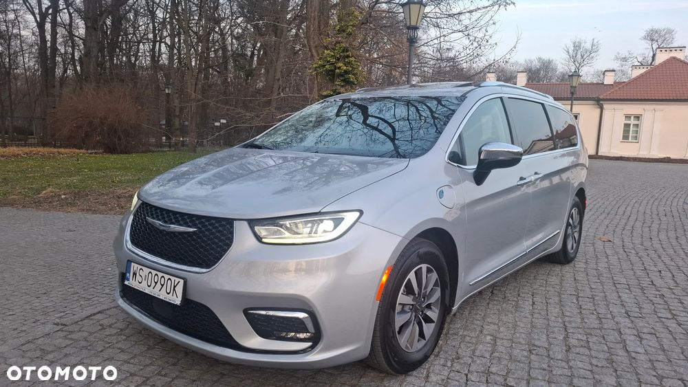 Chrysler Pacifica - 1