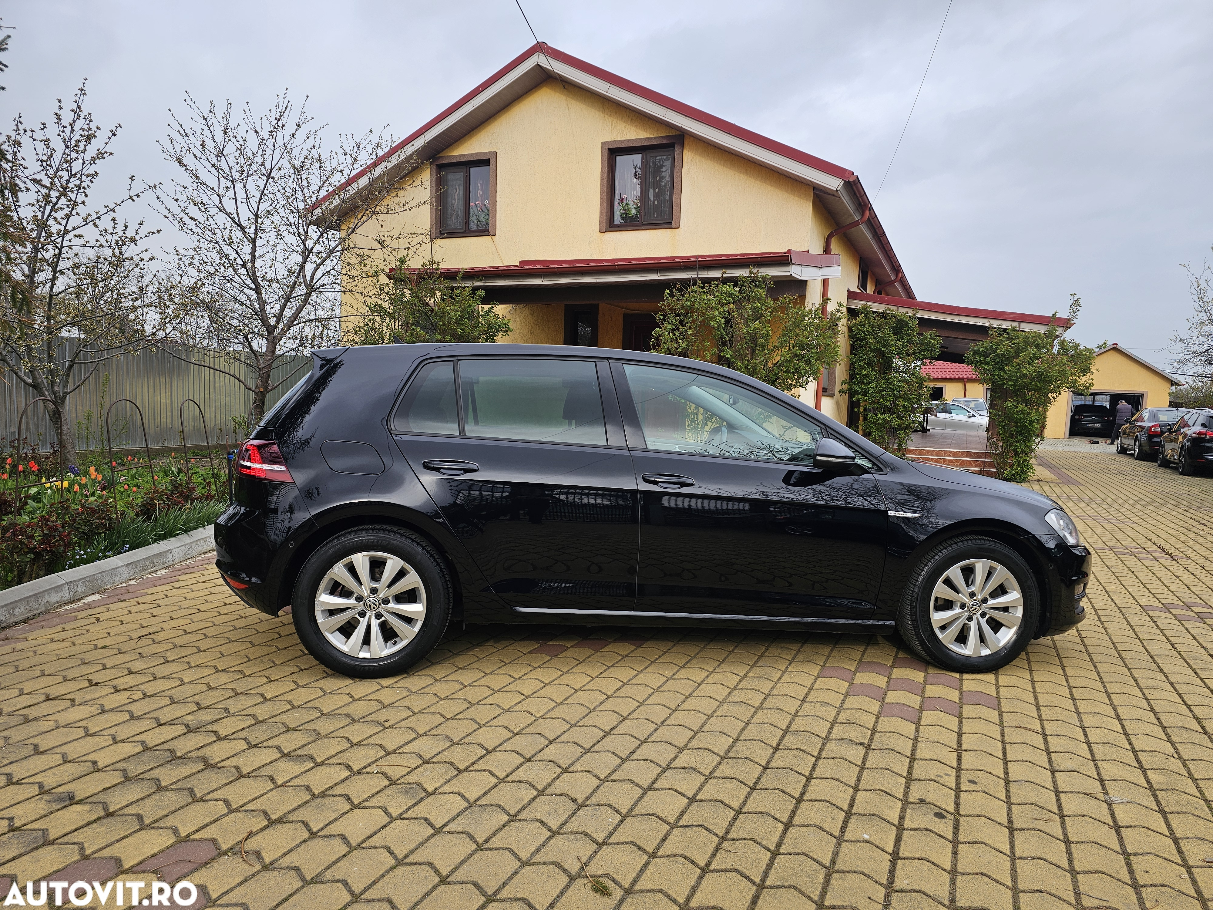 Volkswagen Golf 1.6 TDI BlueMotion Comfortline - 14