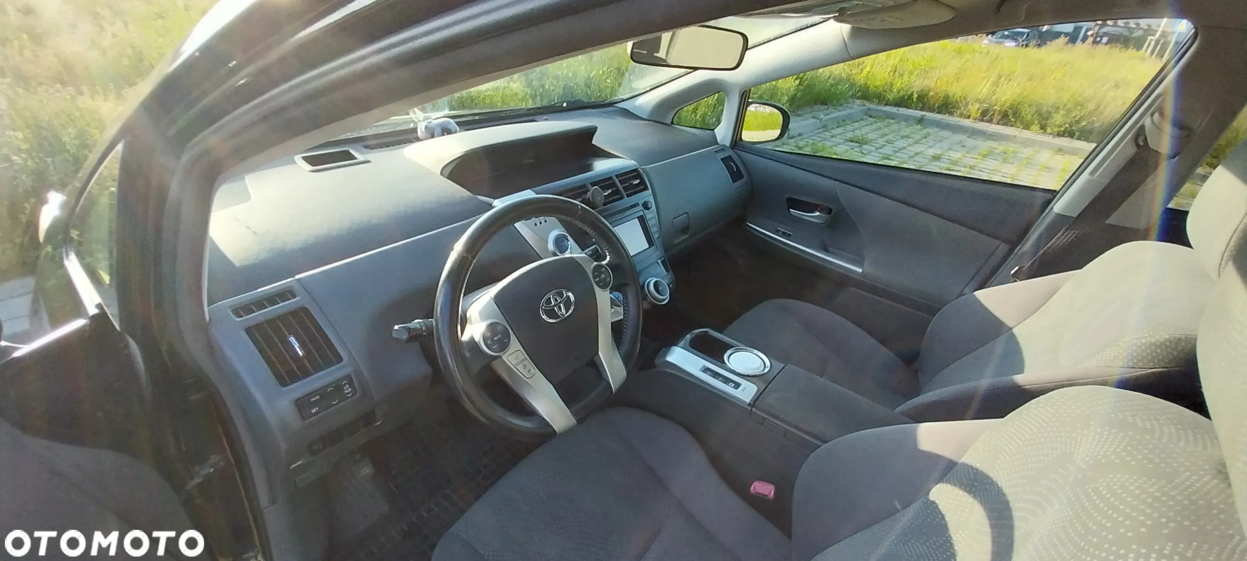 Toyota Prius+ (Hybrid) - 5