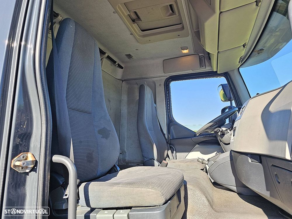 Volvo FL 240.12 11990 560TONELADAS COM PLATAFORMA CAIXA - 12