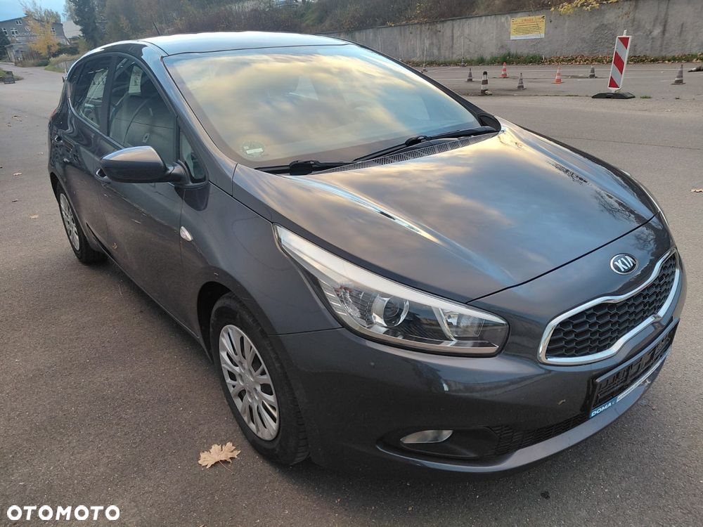 Kia Ceed 1.4 CVVT Dream-Team Edition - 4