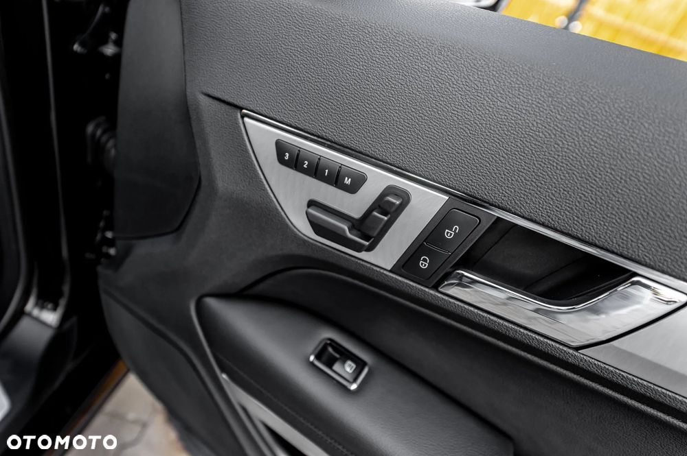 Mercedes-Benz Klasa E 350 CGI BlueEFFICIENCY 7G-TRONIC Avantgarde - 34