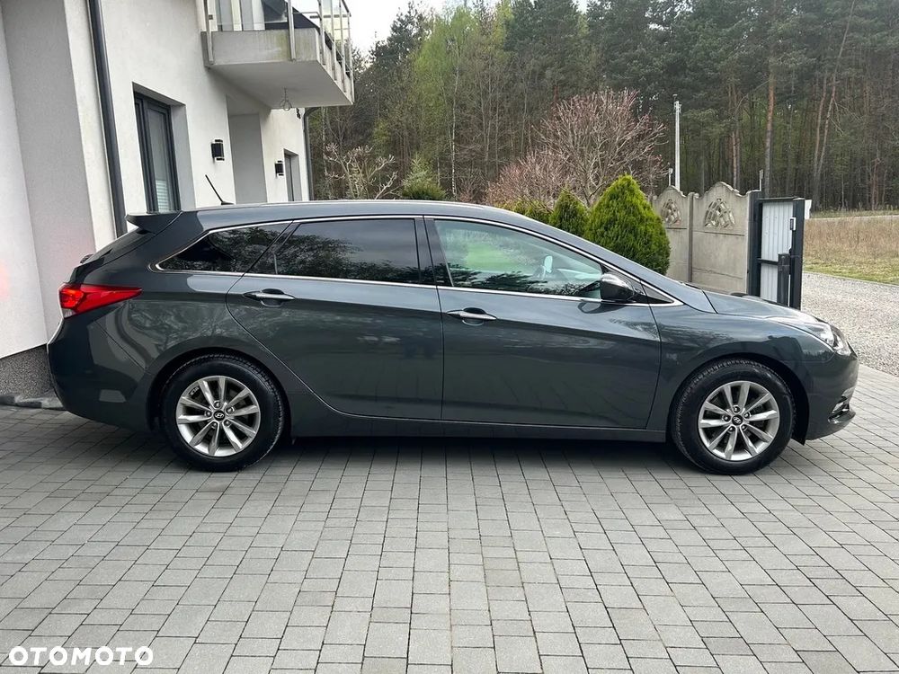 Hyundai i40 Kombi blue 1.6 Family+ - 16