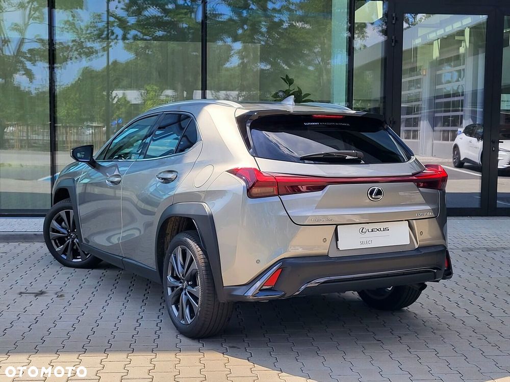 Lexus UX 300h F Sport Design - 11