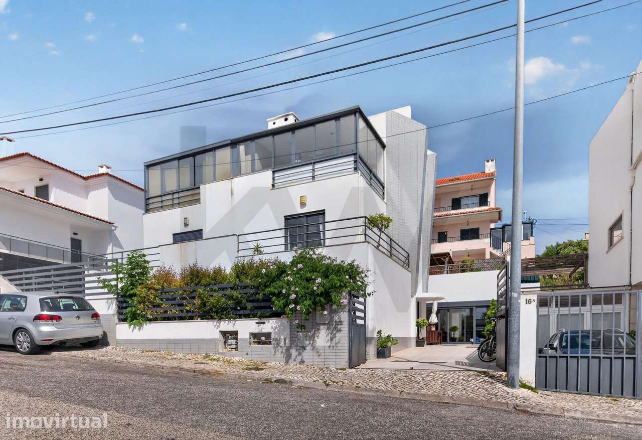 Moradia T3+2 com Terraço, Duas Salas e Excelente Localização em Caxias - Grande imagem: 2/60