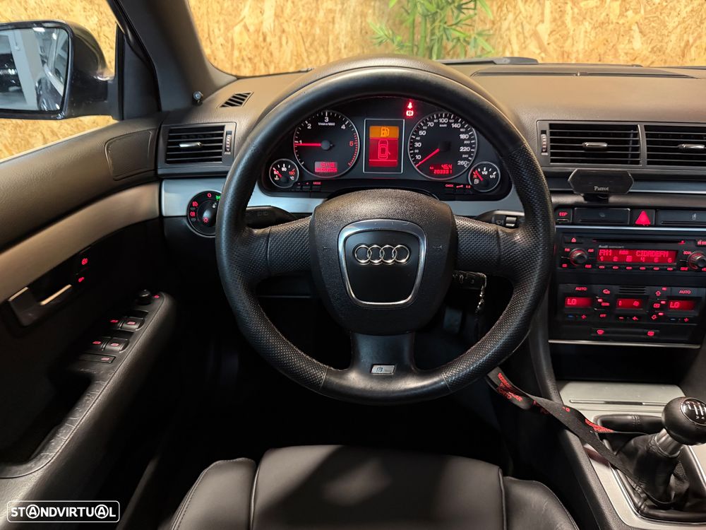 Audi A4 Avant 2.0 TDi S-line - 16