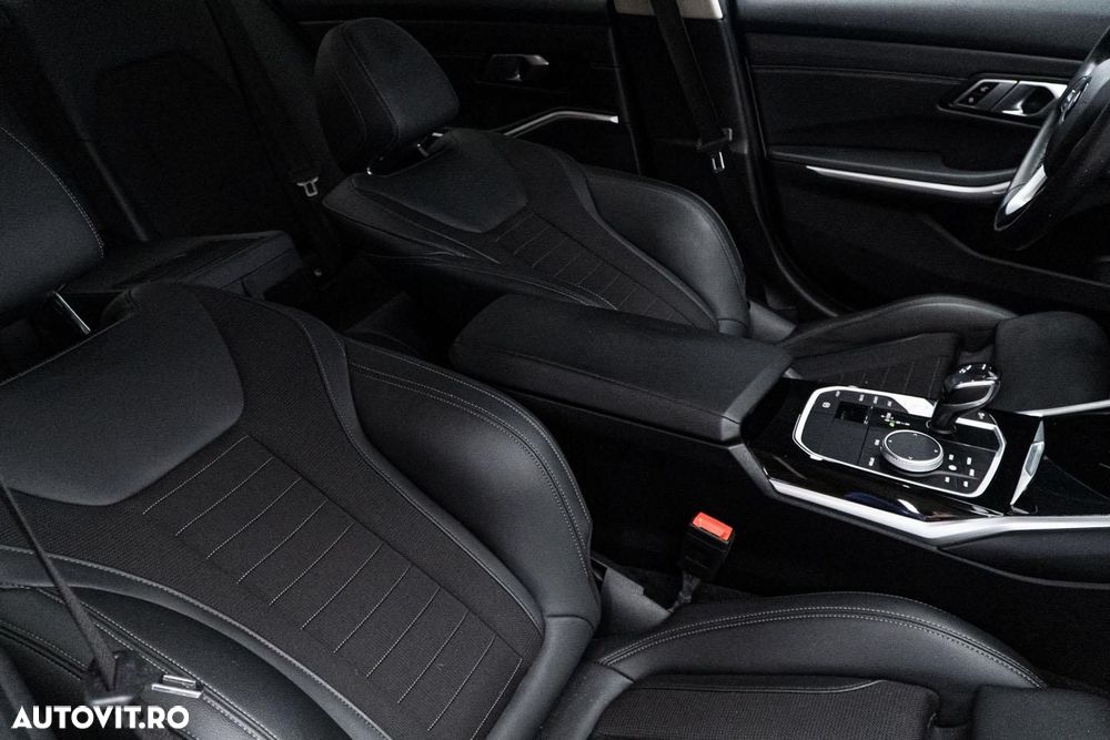 BMW Seria 3 320i Aut. Sport Line - 38