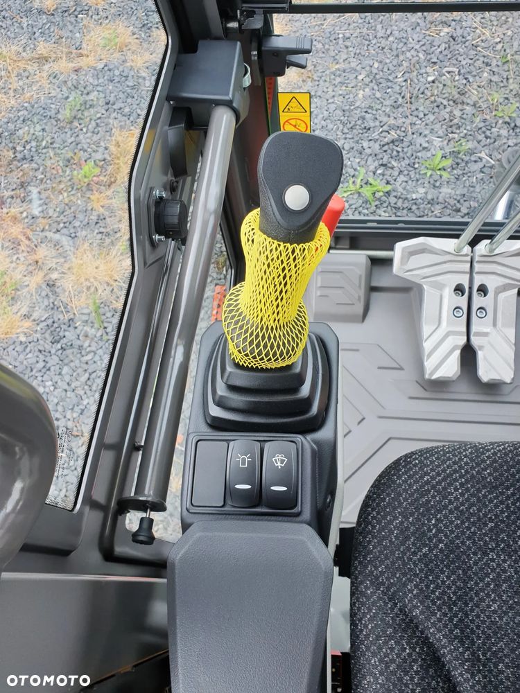 Volvo ECR40F KLIMATYZACJA NOWA DOSTĘPNA OD RĘKI, SZYBKOZŁĄCZE, DŁUGIE RAMIĘ, OBRÓT W OBRYSIE, ŁYŻKI: 300, 600, 1200MM SKARPOWA HYDRAULICZNA STEROWANA Z JOYSTICKA - 7