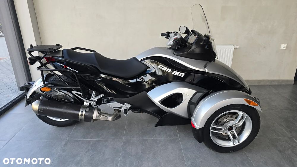 Can-Am Spyder - 19