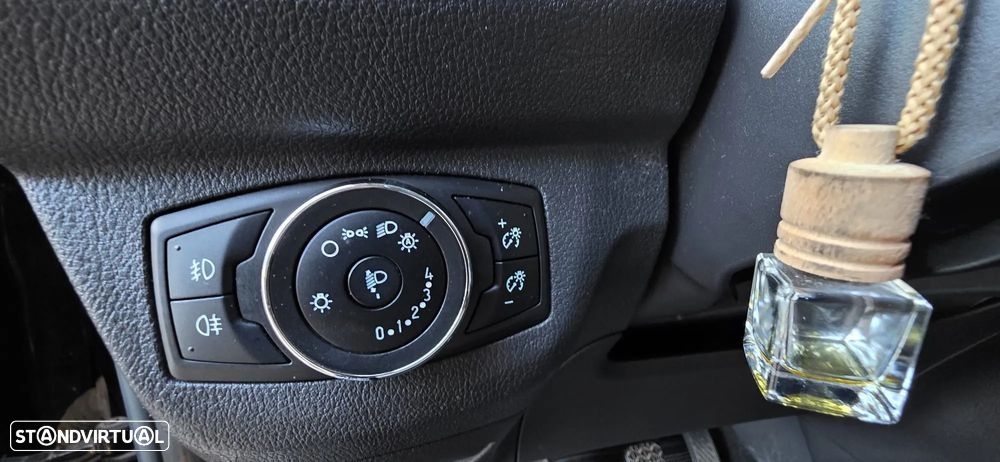 Ford Tourneo Courier 1.5 TDCi Titanium - 21