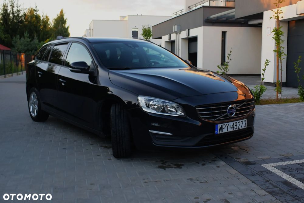 Volvo V60 D2 Momentum - 2