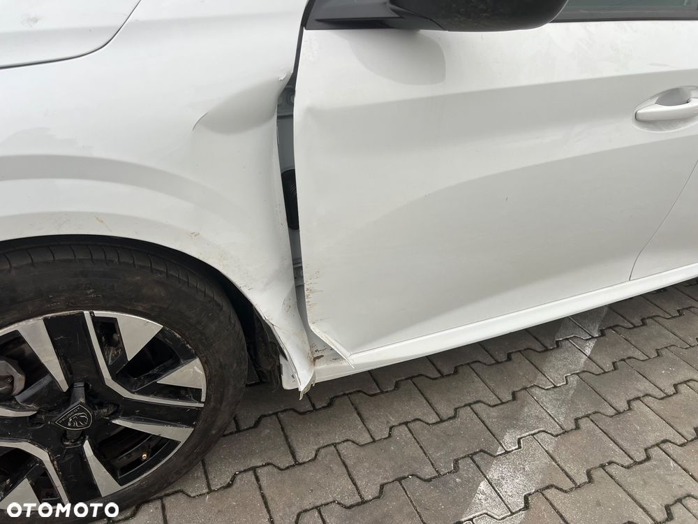 Peugeot 208 Benzin 100 Allure - 11