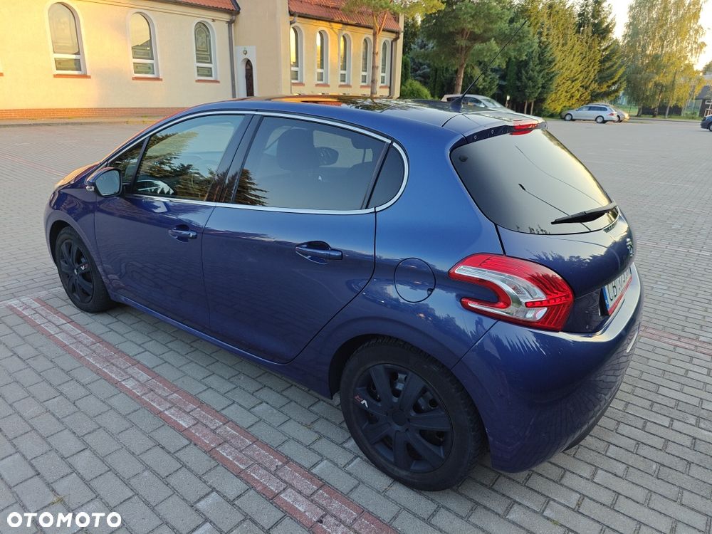 Peugeot 208 - 5