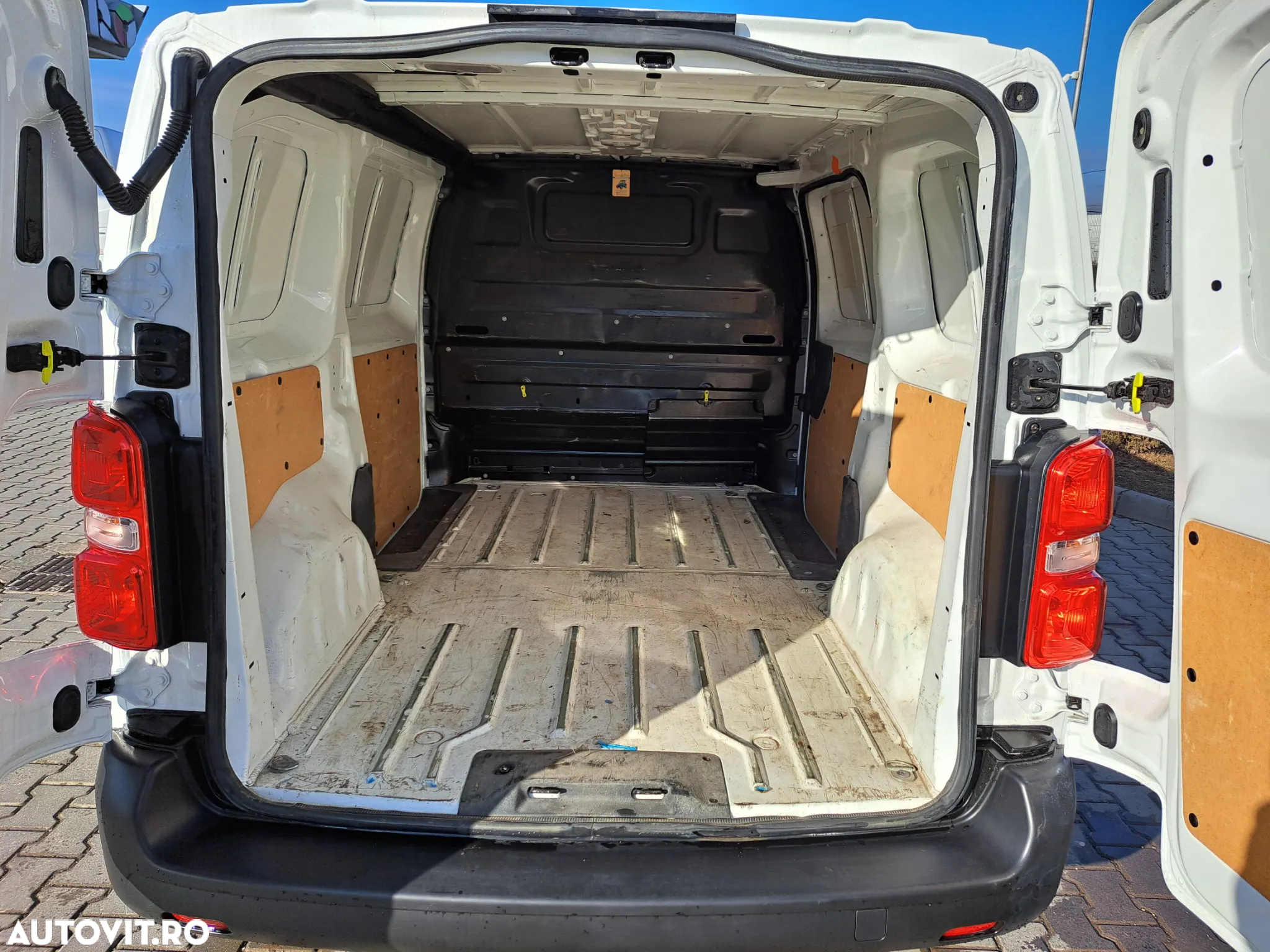 Peugeot EXPERT - 11