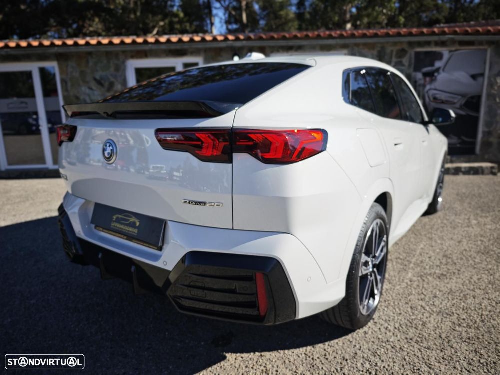 BMW iX2 eDrive20 Pack Desportivo M - 15