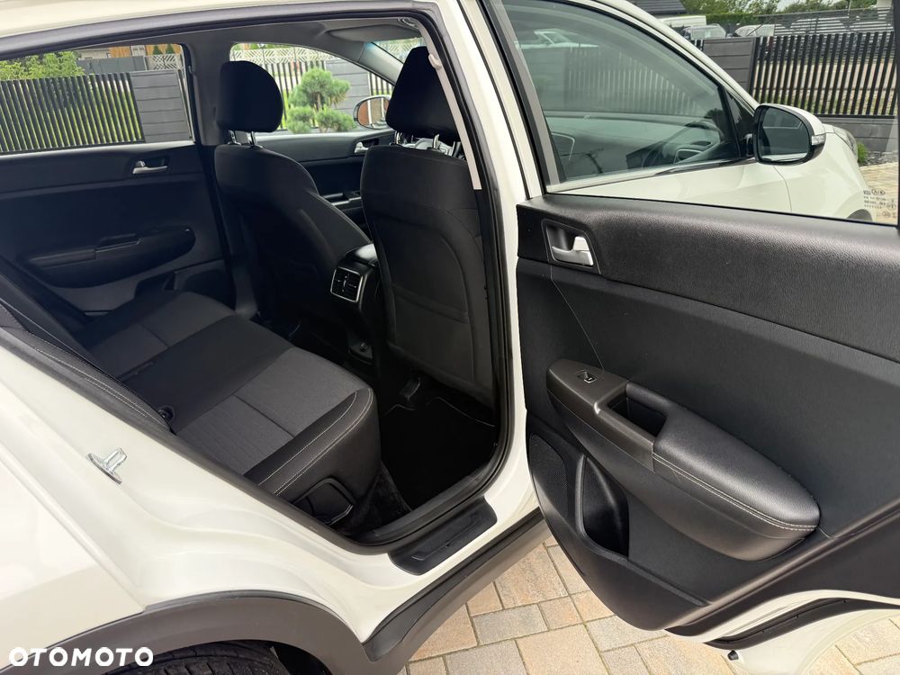 Kia Sportage 2.0 CVVT 2WD Automatik Spirit - 24