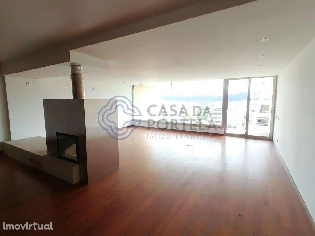 Moradia T3 de  Luxo em condomínio com piscina em São João da Madeira - Grande imagem: 5/46